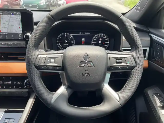 三菱 アウトランダー ＰＨＥＶ P 福岡県 2022(令4)年 2.8万km チタニウムグレーメタリック e-assist/横滑り防止/盗難防止/レーンキープ/パーキングアシスト/全方位カメラ/ドラレコ/コーナーセンサー/純正ナビ/BT/フルセグTV　/Applecaplay/ブラインドスポットモニター/４WD/ワイヤレス充電/USB/タイプC/ETC2.0/クルコン/1500WAC/パワーシート/シートヒーター/ステアリングヒーター