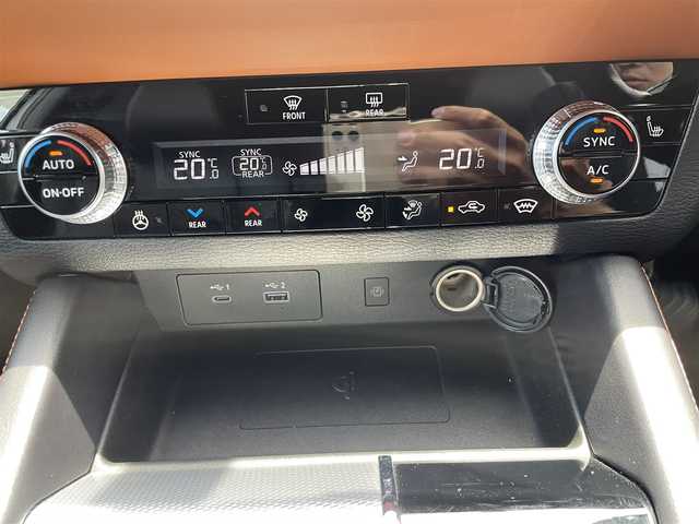 三菱 アウトランダー ＰＨＥＶ P 福岡県 2022(令4)年 2.8万km チタニウムグレーメタリック e-assist/横滑り防止/盗難防止/レーンキープ/パーキングアシスト/全方位カメラ/ドラレコ/コーナーセンサー/純正ナビ/BT/フルセグTV　/Applecaplay/ブラインドスポットモニター/４WD/ワイヤレス充電/USB/タイプC/ETC2.0/クルコン/1500WAC/パワーシート/シートヒーター/ステアリングヒーター