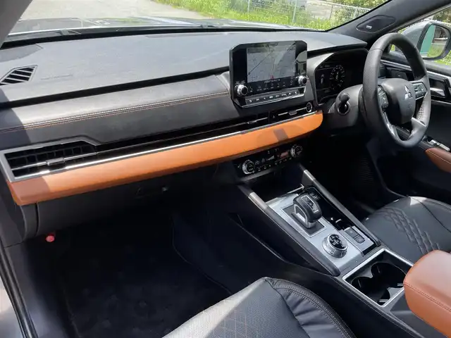 三菱 アウトランダー ＰＨＥＶ P 福岡県 2022(令4)年 2.8万km チタニウムグレーメタリック e-assist/横滑り防止/盗難防止/レーンキープ/パーキングアシスト/全方位カメラ/ドラレコ/コーナーセンサー/純正ナビ/BT/フルセグTV　/Applecaplay/ブラインドスポットモニター/４WD/ワイヤレス充電/USB/タイプC/ETC2.0/クルコン/1500WAC/パワーシート/シートヒーター/ステアリングヒーター