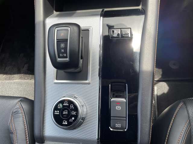 三菱 アウトランダー ＰＨＥＶ P 福岡県 2022(令4)年 2.8万km チタニウムグレーメタリック e-assist/横滑り防止/盗難防止/レーンキープ/パーキングアシスト/全方位カメラ/ドラレコ/コーナーセンサー/純正ナビ/BT/フルセグTV　/Applecaplay/ブラインドスポットモニター/４WD/ワイヤレス充電/USB/タイプC/ETC2.0/クルコン/1500WAC/パワーシート/シートヒーター/ステアリングヒーター