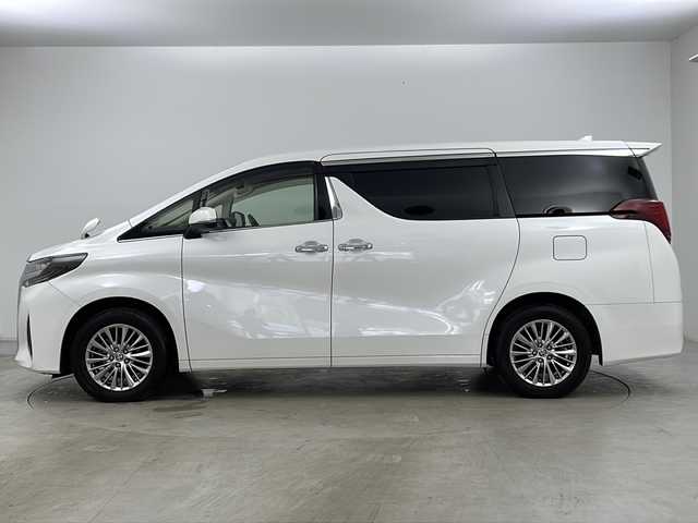 トヨタ アルファードハイブリット G Fパッケージ 道央・札幌 2021(令3)年 5.1万km ホワイトパールクリスタルシャイン ４WD/9インチメモリナビ/（DVD/TV/BT）/フリップダウンモニター/衝突軽減/レーンキープアシスト/操舵支援/追従機能付きクルーズコントロール/クリアランスソナー/パーキングサポートブレーキ/先行車発進検知/電動パーキングブレーキ/バックカメラ/ドライブレコーダー/ビルドインETC（２．０）/AC100V電源/自動防眩ミラー/オートハイビーム/両側パワースライドドア/パワーバックドア/ステアリングスイッチ/ステアリングヒーター/MTモード付AT/ベージュレザーシート/運転席シートメモリー/前席シートヒーター/前席エアシート/１，２列目電動シート/サンシェード/3眼LED/フォグランプ/シーケンシャルウィンカー/ウィンカーミラー/電格ミラー