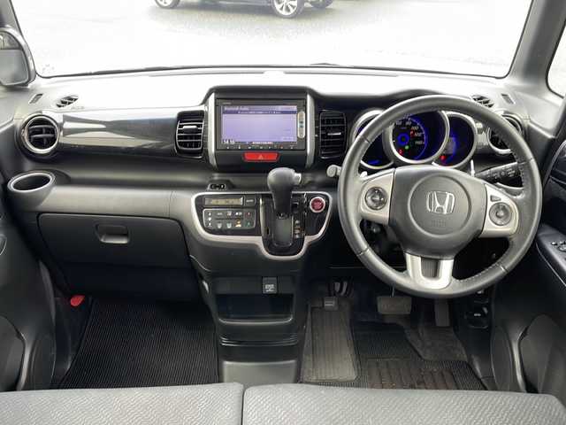 ホンダ Ｎ ＢＯＸ ターボ SSパッケージ 熊本県 2014(平26)年 8万km プレミアムホワイトパール (株)IDOMが運営する【じしゃロン熊本店】の自社ローン専用車両になります/こちらは現金またはオートローンご利用時の価格です。自社ローンご希望の方は別途その旨お申付け下さい./社外ナビ/バックカメラ/両側パワースライドドア/パドルシフト/オートライト/ETC/クルーズコントロール/純正フロアマット/ステアリングスイッチ