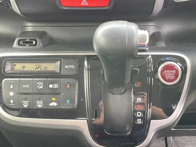 ホンダ Ｎ ＢＯＸ ターボ SSパッケージ 熊本県 2014(平26)年 8万km プレミアムホワイトパール (株)IDOMが運営する【じしゃロン熊本店】の自社ローン専用車両になります/こちらは現金またはオートローンご利用時の価格です。自社ローンご希望の方は別途その旨お申付け下さい./社外ナビ/バックカメラ/両側パワースライドドア/パドルシフト/オートライト/ETC/クルーズコントロール/純正フロアマット/ステアリングスイッチ