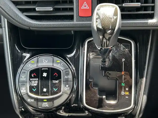 トヨタ エスクァイア Gi プレミアムパッケージ ブラックテーラード 佐賀県 2019(令1)年 4.2万km ホワイトパールクリスタルシャイン トヨタセーフティセンス/・プリクラッシュセーフティ/・レーンディパーチャーアラート/・オートマチックハイビーム/オートライト/前後コーナーセンサー/クルーズコントロール/社外8インチナビ/フルセグ/BT/CD/DVD/後席フリップダウンモニター/バックカエラ/両側パワースライドドア/ワンタッチパワースライド/シートヒーター/レザー調シートカバー/ETC/取扱説明書/保証書/整備点検記録簿