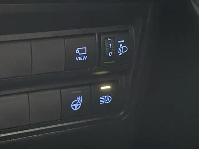 トヨタ ヤリスクロス ハイブリッド Z 愛知県 2022(令4)年 2.8万km ブラックマイカ/プラチナホワイトパールマイカ 禁煙車/2トーン/純正8インチナビ/（AM/FM/Bluetooth/USB)/全方位カメラ/トヨタセーフティセンス/・プリクラッシュセーフティ/・レーンディパーチャーアラート/・オートマチックハイビーム/・レーダークルーズコントロール/・ブラインドスポットモニター/クリアランスソナー/ETC/ステアリングヒーター/シートヒーター/パワーシート/純正18インチアルミホイール/スマートキー/プッシュスタート/純正フロアマット/横滑り防止装置/LEDヘッドライト
