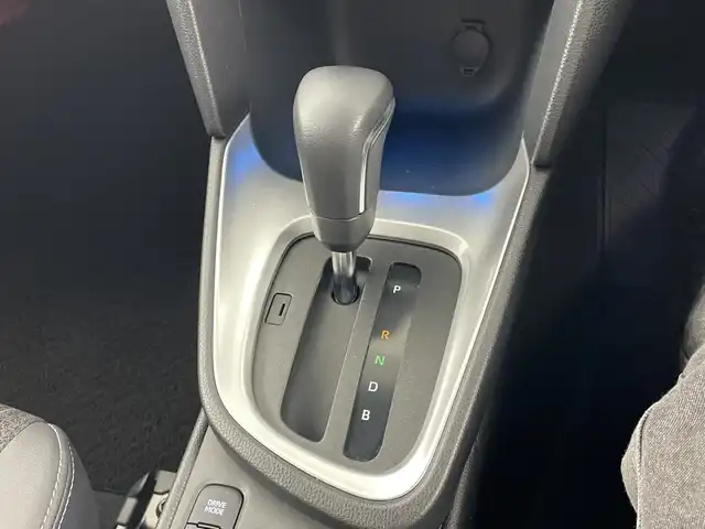 トヨタ ヤリスクロス ハイブリッド Z 愛知県 2022(令4)年 2.8万km ブラックマイカ/プラチナホワイトパールマイカ 禁煙車/2トーン/純正8インチナビ/（AM/FM/Bluetooth/USB)/全方位カメラ/トヨタセーフティセンス/・プリクラッシュセーフティ/・レーンディパーチャーアラート/・オートマチックハイビーム/・レーダークルーズコントロール/・ブラインドスポットモニター/クリアランスソナー/ETC/ステアリングヒーター/シートヒーター/パワーシート/純正18インチアルミホイール/スマートキー/プッシュスタート/純正フロアマット/横滑り防止装置/LEDヘッドライト
