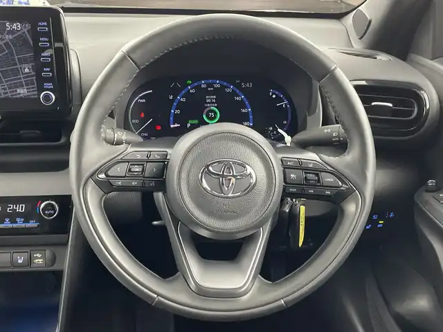 トヨタ ヤリスクロス ハイブリッド Z 愛知県 2022(令4)年 2.8万km ブラックマイカ/プラチナホワイトパールマイカ 禁煙車/2トーン/純正8インチナビ/（AM/FM/Bluetooth/USB)/全方位カメラ/トヨタセーフティセンス/・プリクラッシュセーフティ/・レーンディパーチャーアラート/・オートマチックハイビーム/・レーダークルーズコントロール/・ブラインドスポットモニター/クリアランスソナー/ETC/ステアリングヒーター/シートヒーター/パワーシート/純正18インチアルミホイール/スマートキー/プッシュスタート/純正フロアマット/横滑り防止装置/LEDヘッドライト