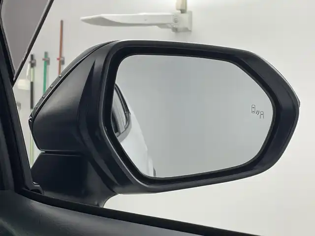 トヨタ ヤリスクロス ハイブリッド Z 愛知県 2022(令4)年 2.8万km ブラックマイカ/プラチナホワイトパールマイカ 禁煙車/2トーン/純正8インチナビ/（AM/FM/Bluetooth/USB)/全方位カメラ/トヨタセーフティセンス/・プリクラッシュセーフティ/・レーンディパーチャーアラート/・オートマチックハイビーム/・レーダークルーズコントロール/・ブラインドスポットモニター/クリアランスソナー/ETC/ステアリングヒーター/シートヒーター/パワーシート/純正18インチアルミホイール/スマートキー/プッシュスタート/純正フロアマット/横滑り防止装置/LEDヘッドライト