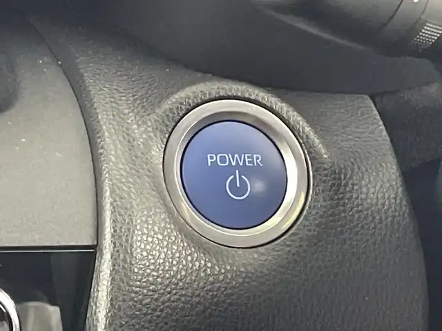 トヨタ ヤリスクロス ハイブリッド Z 愛知県 2022(令4)年 2.8万km ブラックマイカ/プラチナホワイトパールマイカ 禁煙車/2トーン/純正8インチナビ/（AM/FM/Bluetooth/USB)/全方位カメラ/トヨタセーフティセンス/・プリクラッシュセーフティ/・レーンディパーチャーアラート/・オートマチックハイビーム/・レーダークルーズコントロール/・ブラインドスポットモニター/クリアランスソナー/ETC/ステアリングヒーター/シートヒーター/パワーシート/純正18インチアルミホイール/スマートキー/プッシュスタート/純正フロアマット/横滑り防止装置/LEDヘッドライト