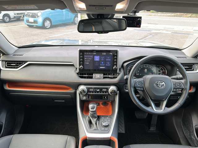 トヨタ ＲＡＶ４ アドベンチャー 石川県 2022(令4)年 6.6万km アーバンカーキ ワンオーナー/トヨタセーフティーセンス/・プリクラッシュセーフティー/・レーントレーシングアシスト/・ヒルディセントコントロール/・レーダークルーズコントロール/・アラウンドビューモニター/・オートハイビーム/純正ディスプレイオーディオ/【AM・FM・Bluetooth】/クリアランスソナー/レザーハンドル/・ステアリングリモコン/・ステアリングヒーター/ビルトインETC/オートライト/・LEDヘッドライト/ハーフレザーシート/・D席パワーシート/・前席シートヒーター/電動格納ミラー/・ウィンカーミラー/プッシュスタート/・スマートキー/・スペアキー1本/取扱説明書/保証書