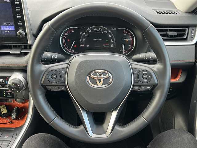 トヨタ ＲＡＶ４ アドベンチャー 石川県 2022(令4)年 6.6万km アーバンカーキ ワンオーナー/トヨタセーフティーセンス/・プリクラッシュセーフティー/・レーントレーシングアシスト/・ヒルディセントコントロール/・レーダークルーズコントロール/・アラウンドビューモニター/・オートハイビーム/純正ディスプレイオーディオ/【AM・FM・Bluetooth】/クリアランスソナー/レザーハンドル/・ステアリングリモコン/・ステアリングヒーター/ビルトインETC/オートライト/・LEDヘッドライト/ハーフレザーシート/・D席パワーシート/・前席シートヒーター/電動格納ミラー/・ウィンカーミラー/プッシュスタート/・スマートキー/・スペアキー1本/取扱説明書/保証書