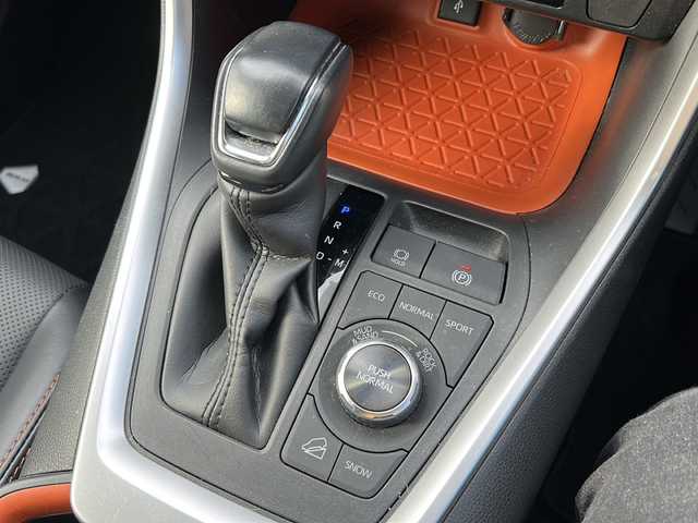 トヨタ ＲＡＶ４ アドベンチャー 石川県 2022(令4)年 6.6万km アーバンカーキ ワンオーナー/トヨタセーフティーセンス/・プリクラッシュセーフティー/・レーントレーシングアシスト/・ヒルディセントコントロール/・レーダークルーズコントロール/・アラウンドビューモニター/・オートハイビーム/純正ディスプレイオーディオ/【AM・FM・Bluetooth】/クリアランスソナー/レザーハンドル/・ステアリングリモコン/・ステアリングヒーター/ビルトインETC/オートライト/・LEDヘッドライト/ハーフレザーシート/・D席パワーシート/・前席シートヒーター/電動格納ミラー/・ウィンカーミラー/プッシュスタート/・スマートキー/・スペアキー1本/取扱説明書/保証書