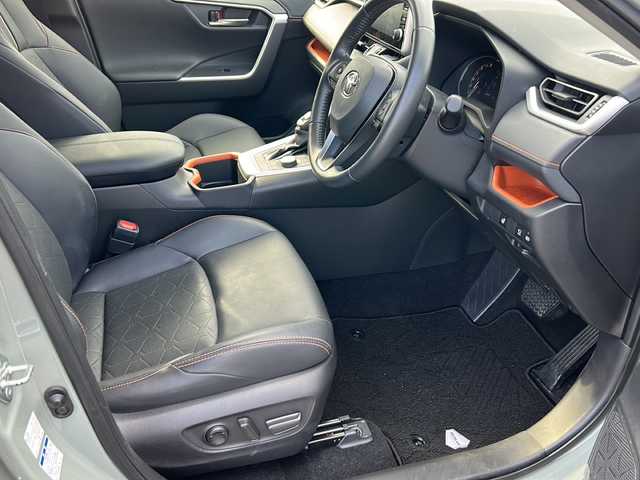 トヨタ ＲＡＶ４ アドベンチャー 石川県 2022(令4)年 6.6万km アーバンカーキ ワンオーナー/トヨタセーフティーセンス/・プリクラッシュセーフティー/・レーントレーシングアシスト/・ヒルディセントコントロール/・レーダークルーズコントロール/・アラウンドビューモニター/・オートハイビーム/純正ディスプレイオーディオ/【AM・FM・Bluetooth】/クリアランスソナー/レザーハンドル/・ステアリングリモコン/・ステアリングヒーター/ビルトインETC/オートライト/・LEDヘッドライト/ハーフレザーシート/・D席パワーシート/・前席シートヒーター/電動格納ミラー/・ウィンカーミラー/プッシュスタート/・スマートキー/・スペアキー1本/取扱説明書/保証書