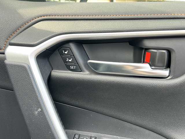 トヨタ ＲＡＶ４ アドベンチャー 石川県 2022(令4)年 6.6万km アーバンカーキ ワンオーナー/トヨタセーフティーセンス/・プリクラッシュセーフティー/・レーントレーシングアシスト/・ヒルディセントコントロール/・レーダークルーズコントロール/・アラウンドビューモニター/・オートハイビーム/純正ディスプレイオーディオ/【AM・FM・Bluetooth】/クリアランスソナー/レザーハンドル/・ステアリングリモコン/・ステアリングヒーター/ビルトインETC/オートライト/・LEDヘッドライト/ハーフレザーシート/・D席パワーシート/・前席シートヒーター/電動格納ミラー/・ウィンカーミラー/プッシュスタート/・スマートキー/・スペアキー1本/取扱説明書/保証書