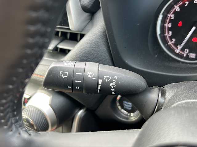 トヨタ ＲＡＶ４ アドベンチャー 石川県 2022(令4)年 6.6万km アーバンカーキ ワンオーナー/トヨタセーフティーセンス/・プリクラッシュセーフティー/・レーントレーシングアシスト/・ヒルディセントコントロール/・レーダークルーズコントロール/・アラウンドビューモニター/・オートハイビーム/純正ディスプレイオーディオ/【AM・FM・Bluetooth】/クリアランスソナー/レザーハンドル/・ステアリングリモコン/・ステアリングヒーター/ビルトインETC/オートライト/・LEDヘッドライト/ハーフレザーシート/・D席パワーシート/・前席シートヒーター/電動格納ミラー/・ウィンカーミラー/プッシュスタート/・スマートキー/・スペアキー1本/取扱説明書/保証書