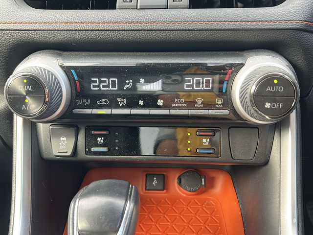 トヨタ ＲＡＶ４ アドベンチャー 石川県 2022(令4)年 6.6万km アーバンカーキ ワンオーナー/トヨタセーフティーセンス/・プリクラッシュセーフティー/・レーントレーシングアシスト/・ヒルディセントコントロール/・レーダークルーズコントロール/・アラウンドビューモニター/・オートハイビーム/純正ディスプレイオーディオ/【AM・FM・Bluetooth】/クリアランスソナー/レザーハンドル/・ステアリングリモコン/・ステアリングヒーター/ビルトインETC/オートライト/・LEDヘッドライト/ハーフレザーシート/・D席パワーシート/・前席シートヒーター/電動格納ミラー/・ウィンカーミラー/プッシュスタート/・スマートキー/・スペアキー1本/取扱説明書/保証書