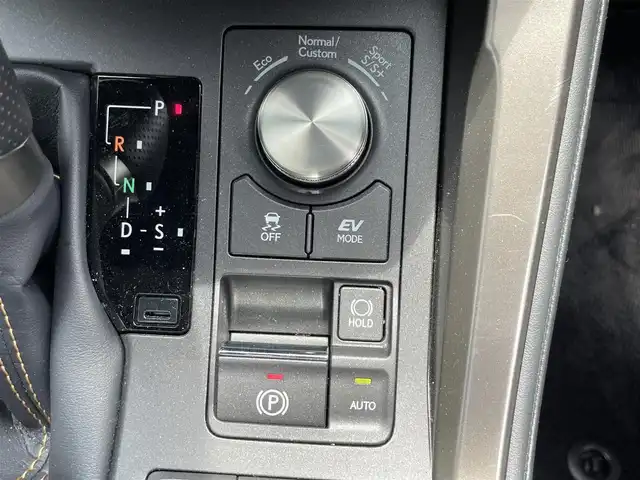 レクサス ＮＸ 300h Fスポーツ 滋賀県 2020(令2)年 1.6万km ヒートブルーコントラストレイヤリング 禁煙車/純正メーカーナビ【CD/DVD/Bluetooth/Miracast】/バックカメラ/パノラマルーフ/全席パワーシート/シートヒーター/ベンチレーション/ステアリングヒーター/パワーバックドア/ETC2.0/レクサスセーフティーシステム【PCS/LDA/AHB/DRC】/レーダークルーズコントロール/パドルシフト/クリアランスソナー/プッシュスタート/スマートキー/カードキー/ステアリングスイッチ