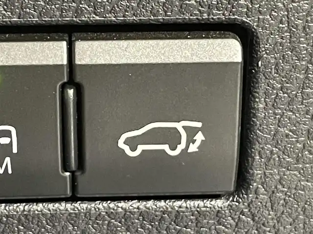 レクサス ＮＸ 300h Fスポーツ 愛知県 2020(令2)年 1.6万km ヒートブルーコントラストレイヤリング レクサスセーフティシステム/　・プリクラッシュセーフティ/　・レーンディパーチャーアラート/　・レーダークルーズコントロール/　・レーンチェンジアシスト/　・オートマチックハイビーム/パノラマルーフ/純正メモリナビ/　　CD/BT/SD/USB/フルセグTV/バックカメラ/パワーバックドア/LEDオートライト/フォグランプ/レザーシート/パワーシート【シートメモリー機能付】/シートヒーター/エアシート/純正18インチアルミホイール/純正フロアマット/ステアリングヒーター/ブラインドスポットモニター/パドルシフト/スマートキー/アクセサリーソケット/USB入力端子/AC100Vコンセント/ビルトインETC2.0/電動パーキングブレーキ/ブレーキホールド