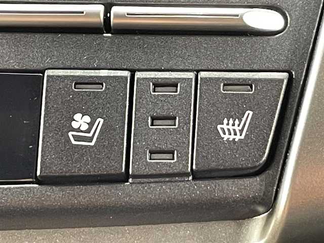 レクサス ＮＸ 300h Fスポーツ 愛知県 2020(令2)年 1.6万km ヒートブルーコントラストレイヤリング レクサスセーフティシステム/　・プリクラッシュセーフティ/　・レーンディパーチャーアラート/　・レーダークルーズコントロール/　・レーンチェンジアシスト/　・オートマチックハイビーム/パノラマルーフ/純正メモリナビ/　　CD/BT/SD/USB/フルセグTV/バックカメラ/パワーバックドア/LEDオートライト/フォグランプ/レザーシート/パワーシート【シートメモリー機能付】/シートヒーター/エアシート/純正18インチアルミホイール/純正フロアマット/ステアリングヒーター/ブラインドスポットモニター/パドルシフト/スマートキー/アクセサリーソケット/USB入力端子/AC100Vコンセント/ビルトインETC2.0/電動パーキングブレーキ/ブレーキホールド