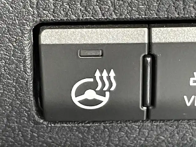 レクサス ＮＸ 300h Fスポーツ 愛知県 2020(令2)年 1.6万km ヒートブルーコントラストレイヤリング レクサスセーフティシステム/　・プリクラッシュセーフティ/　・レーンディパーチャーアラート/　・レーダークルーズコントロール/　・レーンチェンジアシスト/　・オートマチックハイビーム/パノラマルーフ/純正メモリナビ/　　CD/BT/SD/USB/フルセグTV/バックカメラ/パワーバックドア/LEDオートライト/フォグランプ/レザーシート/パワーシート【シートメモリー機能付】/シートヒーター/エアシート/純正18インチアルミホイール/純正フロアマット/ステアリングヒーター/ブラインドスポットモニター/パドルシフト/スマートキー/アクセサリーソケット/USB入力端子/AC100Vコンセント/ビルトインETC2.0/電動パーキングブレーキ/ブレーキホールド