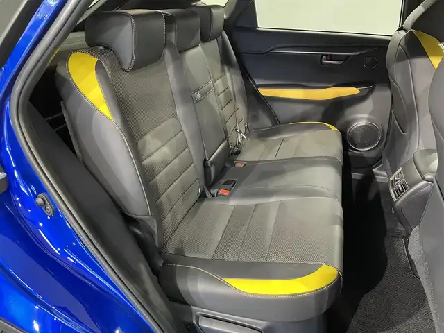 レクサス ＮＸ 300h Fスポーツ 愛知県 2020(令2)年 1.6万km ヒートブルーコントラストレイヤリング レクサスセーフティシステム/　・プリクラッシュセーフティ/　・レーンディパーチャーアラート/　・レーダークルーズコントロール/　・レーンチェンジアシスト/　・オートマチックハイビーム/パノラマルーフ/純正メモリナビ/　　CD/BT/SD/USB/フルセグTV/バックカメラ/パワーバックドア/LEDオートライト/フォグランプ/レザーシート/パワーシート【シートメモリー機能付】/シートヒーター/エアシート/純正18インチアルミホイール/純正フロアマット/ステアリングヒーター/ブラインドスポットモニター/パドルシフト/スマートキー/アクセサリーソケット/USB入力端子/AC100Vコンセント/ビルトインETC2.0/電動パーキングブレーキ/ブレーキホールド
