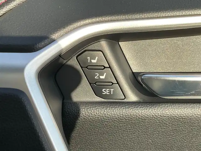 トヨタ ＲＡＶ４ アドベンチャー オフロードPKGⅡ 岩手県 2023(令5)年 3.6万km アーバンカーキ 特別仕様車　専用クロスバー　電動リアゲート　純正１０．５型ナビ　バックＣ　Ｂｌｕｅｔｏｏｔｈ　ＵＳＢポート　フルセグ　ステアリングヒーター　シートヒーター　エアシート　デジタルミラー　ＥＴＣ２．０