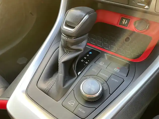トヨタ ＲＡＶ４ アドベンチャー オフロードPKGⅡ 岩手県 2023(令5)年 3.6万km アーバンカーキ 特別仕様車　専用クロスバー　電動リアゲート　純正１０．５型ナビ　バックＣ　Ｂｌｕｅｔｏｏｔｈ　ＵＳＢポート　フルセグ　ステアリングヒーター　シートヒーター　エアシート　デジタルミラー　ＥＴＣ２．０