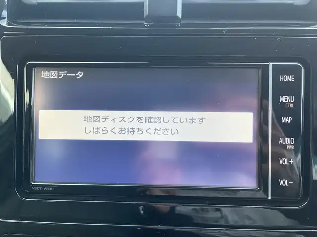 トヨタ プリウス SセーフティプラスⅡ 和歌山県 2020(令2)年 4.5万km プラチナホワイトパールマイカ 純正ナビ/フルセグTV/（AM/FM/Bluetooth/CD）/バックカメラ/モデリスタエアロ/衝突軽減ブレーキ/横滑り防止機能/レーンキープアシスト/コーナーセンサー/ブラインドスポットモニター/オートライト/LEDヘッドライト/デジタルインナーミラー/ビルトインETC/オートマチックハイビーム/フォグランプ/純正フロアマット/ドアバイザー