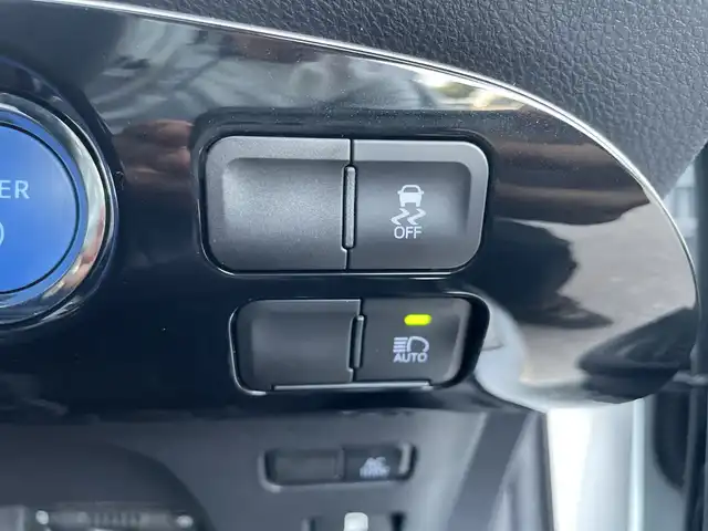 トヨタ プリウス SセーフティプラスⅡ 和歌山県 2020(令2)年 4.5万km プラチナホワイトパールマイカ 純正ナビ/フルセグTV/（AM/FM/Bluetooth/CD）/バックカメラ/モデリスタエアロ/衝突軽減ブレーキ/横滑り防止機能/レーンキープアシスト/コーナーセンサー/ブラインドスポットモニター/オートライト/LEDヘッドライト/デジタルインナーミラー/ビルトインETC/オートマチックハイビーム/フォグランプ/純正フロアマット/ドアバイザー