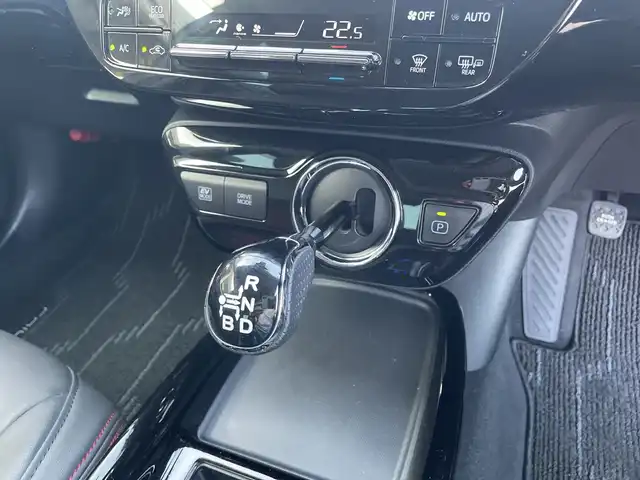 トヨタ プリウス SセーフティプラスⅡ 和歌山県 2020(令2)年 4.5万km プラチナホワイトパールマイカ 純正ナビ/フルセグTV/（AM/FM/Bluetooth/CD）/バックカメラ/モデリスタエアロ/衝突軽減ブレーキ/横滑り防止機能/レーンキープアシスト/コーナーセンサー/ブラインドスポットモニター/オートライト/LEDヘッドライト/デジタルインナーミラー/ビルトインETC/オートマチックハイビーム/フォグランプ/純正フロアマット/ドアバイザー