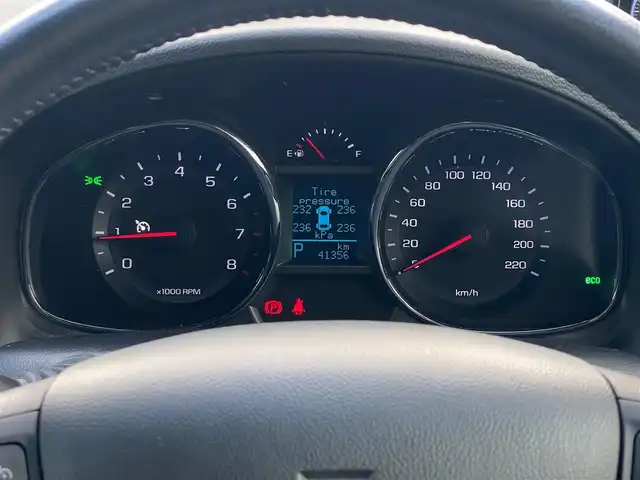 シボレー キャプティバ 山梨県 2018(平30)年 4.2万km 白 社外ポータブルナビ/純正ディスプレイオーディオ/（Bluetooth/USB/AUX）/バックカメラ/ETC/前方ドライブレコーダー/ハーフレザーシート/D席パワーシート/クルーズコントロール/ダウンヒルクライムアシスト/コーナーセンサー/横滑り防止機能/純正19インチアルミホイール
