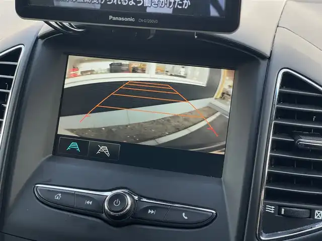 シボレー キャプティバ 山梨県 2018(平30)年 4.2万km 白 社外ポータブルナビ/純正ディスプレイオーディオ/（Bluetooth/USB/AUX）/バックカメラ/ETC/前方ドライブレコーダー/ハーフレザーシート/D席パワーシート/クルーズコントロール/ダウンヒルクライムアシスト/コーナーセンサー/横滑り防止機能/純正19インチアルミホイール