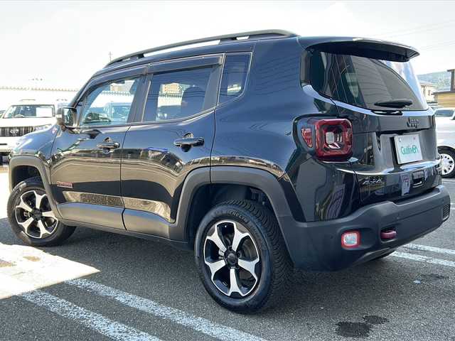 クライスラー・ジープ ジープ レネゲード トレイルホーク 秋田県 2019(令1)年 4.3万km 黒 純正メモリナビ/Bluetooth、フルセグTV/バックカメラ/ETC/前後ドライブレコーダー/クルーズコントロール/純正リアスポイラー/純正18インチAW/ドアバイザー/4WD/スペアキー
