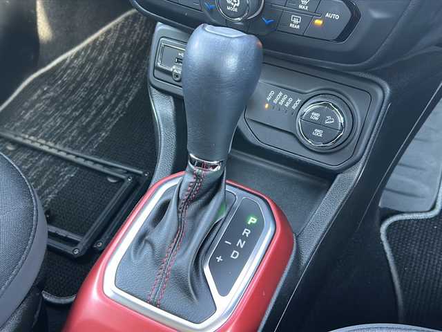 クライスラー・ジープ ジープ レネゲード トレイルホーク 秋田県 2019(令1)年 4.3万km 黒 純正メモリナビ/Bluetooth、フルセグTV/バックカメラ/ETC/前後ドライブレコーダー/クルーズコントロール/純正リアスポイラー/純正18インチAW/ドアバイザー/4WD/スペアキー