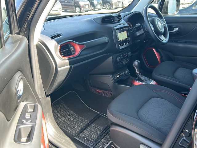 クライスラー・ジープ ジープ レネゲード トレイルホーク 秋田県 2019(令1)年 4.3万km 黒 純正メモリナビ/Bluetooth、フルセグTV/バックカメラ/ETC/前後ドライブレコーダー/クルーズコントロール/純正リアスポイラー/純正18インチAW/ドアバイザー/4WD/スペアキー