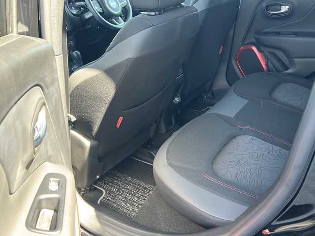 クライスラー・ジープ ジープ レネゲード トレイルホーク 秋田県 2019(令1)年 4.3万km 黒 純正メモリナビ/Bluetooth、フルセグTV/バックカメラ/ETC/前後ドライブレコーダー/クルーズコントロール/純正リアスポイラー/純正18インチAW/ドアバイザー/4WD/スペアキー