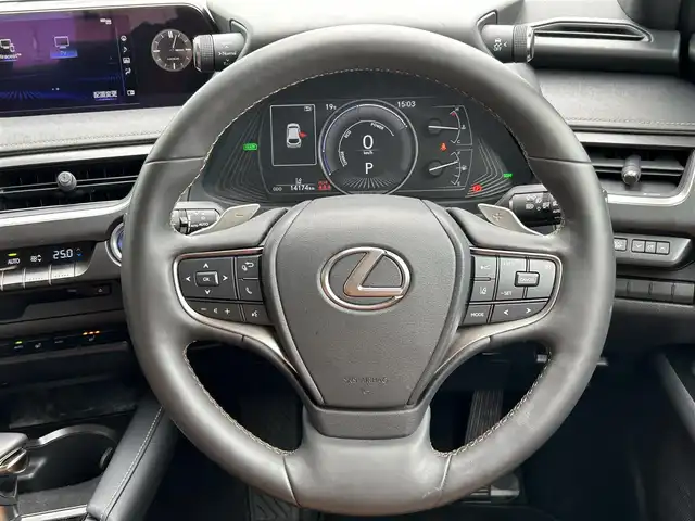 レクサス ＵＸ 250h バージョンC 宮城県 2021(令3)年 1.5万km マーキュリーグレーマイカ セーフティシステムプラス/・プリクラッシュセーフティ/・レーントレーシングアシスト/・オートマチックハイビーム/・レーダークルーズコントロール/・先行車発進告知機能/・ロードサインアシスト/メーカーナビ/サウンドライブラリー【SD・BT・AUX】/3眼LED/ブラウンレザー（合皮）シート/センターディスプレー/リモートタッチ/ドライブモードセレクター/デュアルエアコン/ステリングヒーター/D・N席パワーシート・シートヒーター/シートメモリー/パドルシフト/登録時走行距離14174km