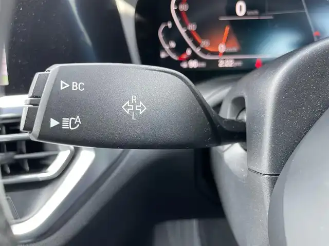 ＢＭＷ ３２０ｉ Mスポーツ 静岡県 2019(令1)年 3.3万km サファイアブラックP 純正HDDナビ/・Bluetooth/USB/ＡＭ/ＦＭ/AppleCarPlay/ドライビング・アシスト・プロフェッショナル/・ACC/・レーンキープアシスト/・車線逸脱警告システム/・衝突回避・被害軽減システム/パーキングアシスト/ＰＤＣ（前後）/コンフォート・アクセス/アンビエントライト/電動シート（フロント）/シートヒーター（フロント）/イノベーション・ＰＫＧ/コンフォート・ＰＫＧ