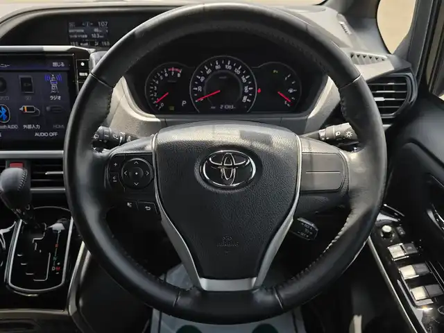トヨタ ヴォクシー ZS 煌Ⅲ 福岡県 2020(令2)年 2.2万km 黒 アルパインナビ/・Bluetooth/・フルセグＴＶ/・ＣＤ／ＤＶＤ再生機能有/・バックカメラ/・USB/HDMI/アルパインフリップダウンモニター/ＥＴＣ/クルーズコントロール/ステアリングリモコン/コーナーセンサー/両側パワースライドドア/モデリスタエアロ/純正16インチアルミ/純正フロアマット/純正サイドバイザー/車線逸脱防止機能/オートライト