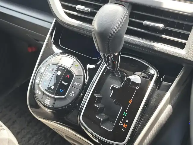 トヨタ ヴォクシー ZS 煌Ⅲ 福岡県 2020(令2)年 2.2万km 黒 アルパインナビ/・Bluetooth/・フルセグＴＶ/・ＣＤ／ＤＶＤ再生機能有/・バックカメラ/・USB/HDMI/アルパインフリップダウンモニター/ＥＴＣ/クルーズコントロール/ステアリングリモコン/コーナーセンサー/両側パワースライドドア/モデリスタエアロ/純正16インチアルミ/純正フロアマット/純正サイドバイザー/車線逸脱防止機能/オートライト