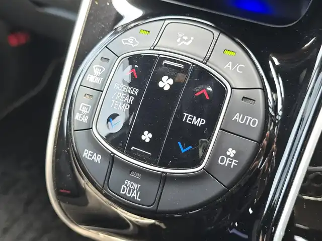 トヨタ ヴォクシー ZS 煌Ⅲ 福岡県 2020(令2)年 2.2万km 黒 アルパインナビ/・Bluetooth/・フルセグＴＶ/・ＣＤ／ＤＶＤ再生機能有/・バックカメラ/・USB/HDMI/アルパインフリップダウンモニター/ＥＴＣ/クルーズコントロール/ステアリングリモコン/コーナーセンサー/両側パワースライドドア/モデリスタエアロ/純正16インチアルミ/純正フロアマット/純正サイドバイザー/車線逸脱防止機能/オートライト