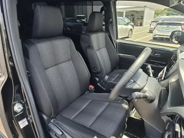 トヨタ ヴォクシー ZS 煌Ⅲ 福岡県 2020(令2)年 2.2万km 黒 アルパインナビ/・Bluetooth/・フルセグＴＶ/・ＣＤ／ＤＶＤ再生機能有/・バックカメラ/・USB/HDMI/アルパインフリップダウンモニター/ＥＴＣ/クルーズコントロール/ステアリングリモコン/コーナーセンサー/両側パワースライドドア/モデリスタエアロ/純正16インチアルミ/純正フロアマット/純正サイドバイザー/車線逸脱防止機能/オートライト