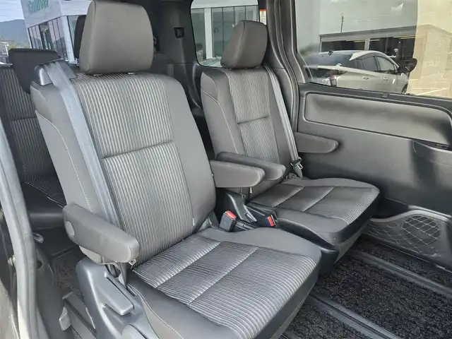トヨタ ヴォクシー ZS 煌Ⅲ 福岡県 2020(令2)年 2.2万km 黒 アルパインナビ/・Bluetooth/・フルセグＴＶ/・ＣＤ／ＤＶＤ再生機能有/・バックカメラ/・USB/HDMI/アルパインフリップダウンモニター/ＥＴＣ/クルーズコントロール/ステアリングリモコン/コーナーセンサー/両側パワースライドドア/モデリスタエアロ/純正16インチアルミ/純正フロアマット/純正サイドバイザー/車線逸脱防止機能/オートライト