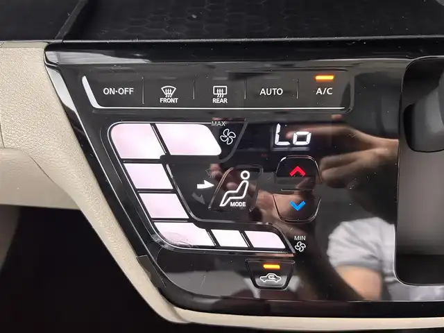 日産 ルークス オーテック 佐賀県 2021(令3)年 8.5万km ホワイトパール 純正9型ナビ/CD DVD BT フルセグTV AM FM/全方位モニター/両側パワースライドドア/後席片側ハンズフリーオートスライドドア/ハーフレザーシート/革巻きステアリング/ステアリングスイッチ/衝突軽減ブレーキ/レーンキープアシスト/オーテックホイール/保証書