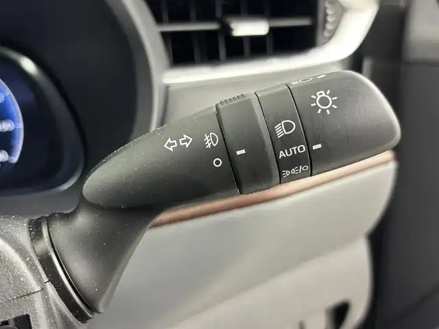 トヨタ ハリアー ハイブリッド Z 埼玉県 2023(令5)年 1.2万km プラチナホワイトパールマイカ 純正１２．３インチディスプレイオーディオ　/バックカメラ　/フルセグＴＶ　/ＪＢＬ　/デジタルインナーミラー　/ヘッドアップディスプレイ　/ＢＳＭ　/パワーアックドア　/純正ビルトインＥＴＣ２．０　/トヨタセーフティー