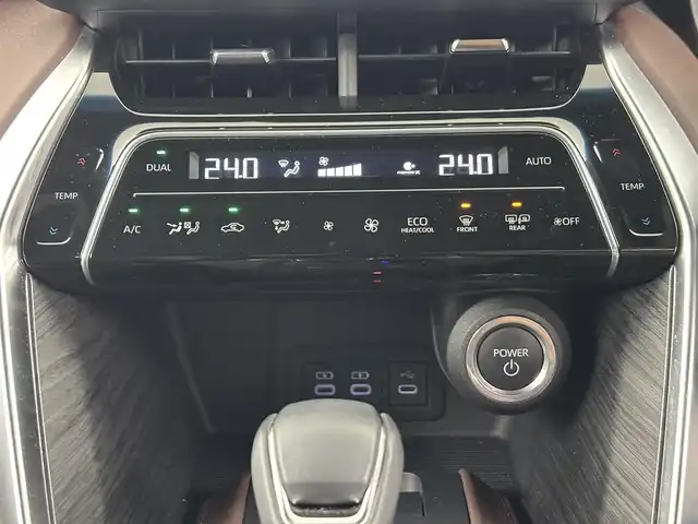 トヨタ ハリアー ハイブリッド Z 埼玉県 2023(令5)年 1.2万km プラチナホワイトパールマイカ 純正１２．３インチディスプレイオーディオ　/バックカメラ　/フルセグＴＶ　/ＪＢＬ　/デジタルインナーミラー　/ヘッドアップディスプレイ　/ＢＳＭ　/パワーアックドア　/純正ビルトインＥＴＣ２．０　/トヨタセーフティー