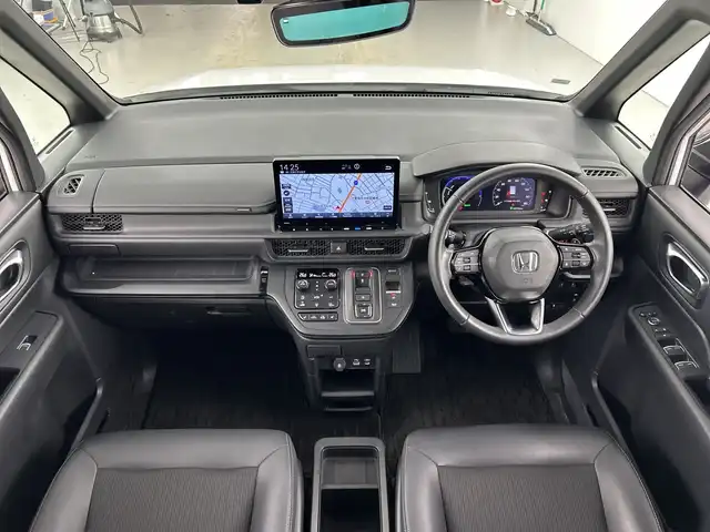 ホンダ ステップワゴン スパーダ eHEV 愛知県 2023(令5)年 3万km プラチナホワイトパール 禁煙車/ワンオーナー/純正１１.4インチホンダコネクトナビ/（ＤＶＤ/ＣＤ/フルセグTV/Bluetooth/ＡＭ/ＦＭ）/バックカメラ/ホンダセンシング/・ブラインドスポットモニター/・レーンキープアシスト/・オートハイビーム/・衝突軽減ブレーキ/・レーダークルーズコントロール/・クリアランスソナー/アドバンスドルームミラー/ＥＴＣ/前後ドライブレコーダー/シートヒーター/オットマン/両側パワースライドドア/パワーバックドア/プッシュスタート/スマートキー/ＬＥＤヘッドライト/オートライト/フロントフォグランプ/純正フロアマット/純正16インチアルミホイール/横滑り防止装置