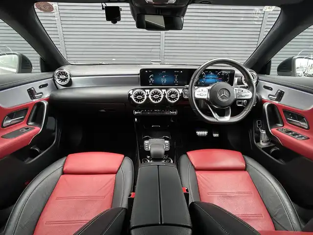 メルセデス・ベンツ ＣＬＡ２００ｄ Sブレーク AMGライン 茨城県 2020(令2)年 2.4万km コスモスブラック AMGレザ-EXC /赤黒本革シート /シートヒ-タ- /M付PWシ-ト /RSP /ACC /LKA /BSA /PRE-SAFEプラス /マルチビームLED /アルミニウムインテリアトリム /アンビエントライト /ナビ /TV /BT/USB /バックカメラ /パークトロニック /ETC2.0 /禁煙車