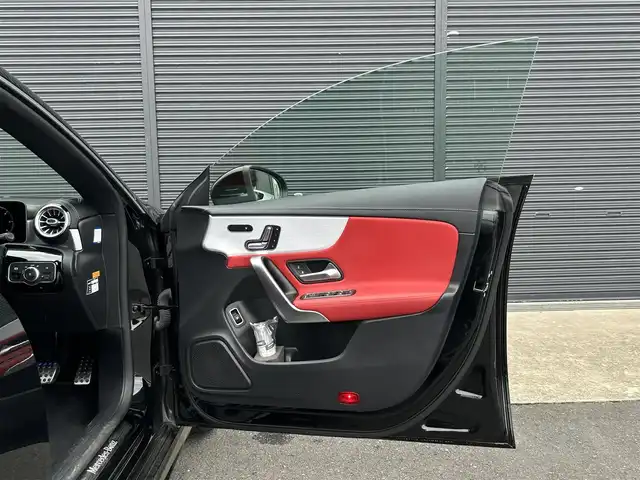 メルセデス・ベンツ ＣＬＡ２００ｄ Sブレーク AMGライン 茨城県 2020(令2)年 2.4万km コスモスブラック AMGレザ-EXC /赤黒本革シート /シートヒ-タ- /M付PWシ-ト /RSP /ACC /LKA /BSA /PRE-SAFEプラス /マルチビームLED /アルミニウムインテリアトリム /アンビエントライト /ナビ /TV /BT/USB /バックカメラ /パークトロニック /ETC2.0 /禁煙車