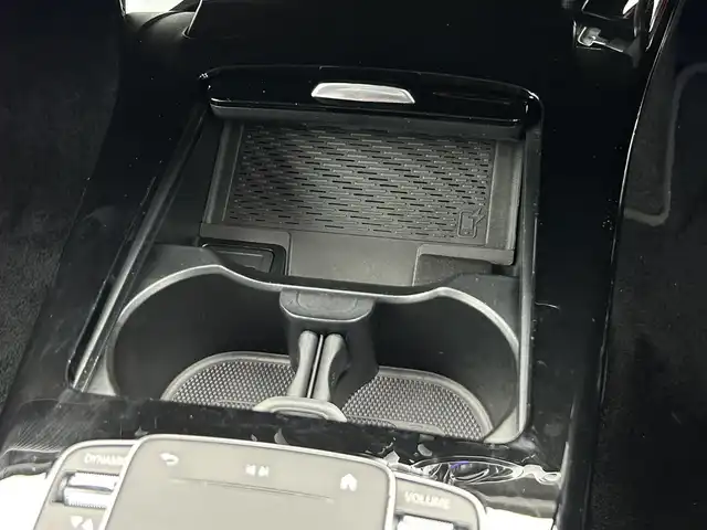 メルセデス・ベンツ ＣＬＡ２００ｄ Sブレーク AMGライン 茨城県 2020(令2)年 2.4万km コスモスブラック AMGレザ-EXC /赤黒本革シート /シートヒ-タ- /M付PWシ-ト /RSP /ACC /LKA /BSA /PRE-SAFEプラス /マルチビームLED /アルミニウムインテリアトリム /アンビエントライト /ナビ /TV /BT/USB /バックカメラ /パークトロニック /ETC2.0 /禁煙車